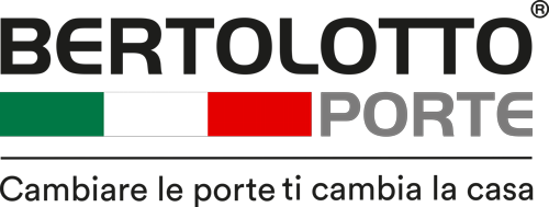 Logo di Bertolotto Porte con strisce verdi, bianche e rosse e lo slogan “Cambiare le porte ti cambia la casa”