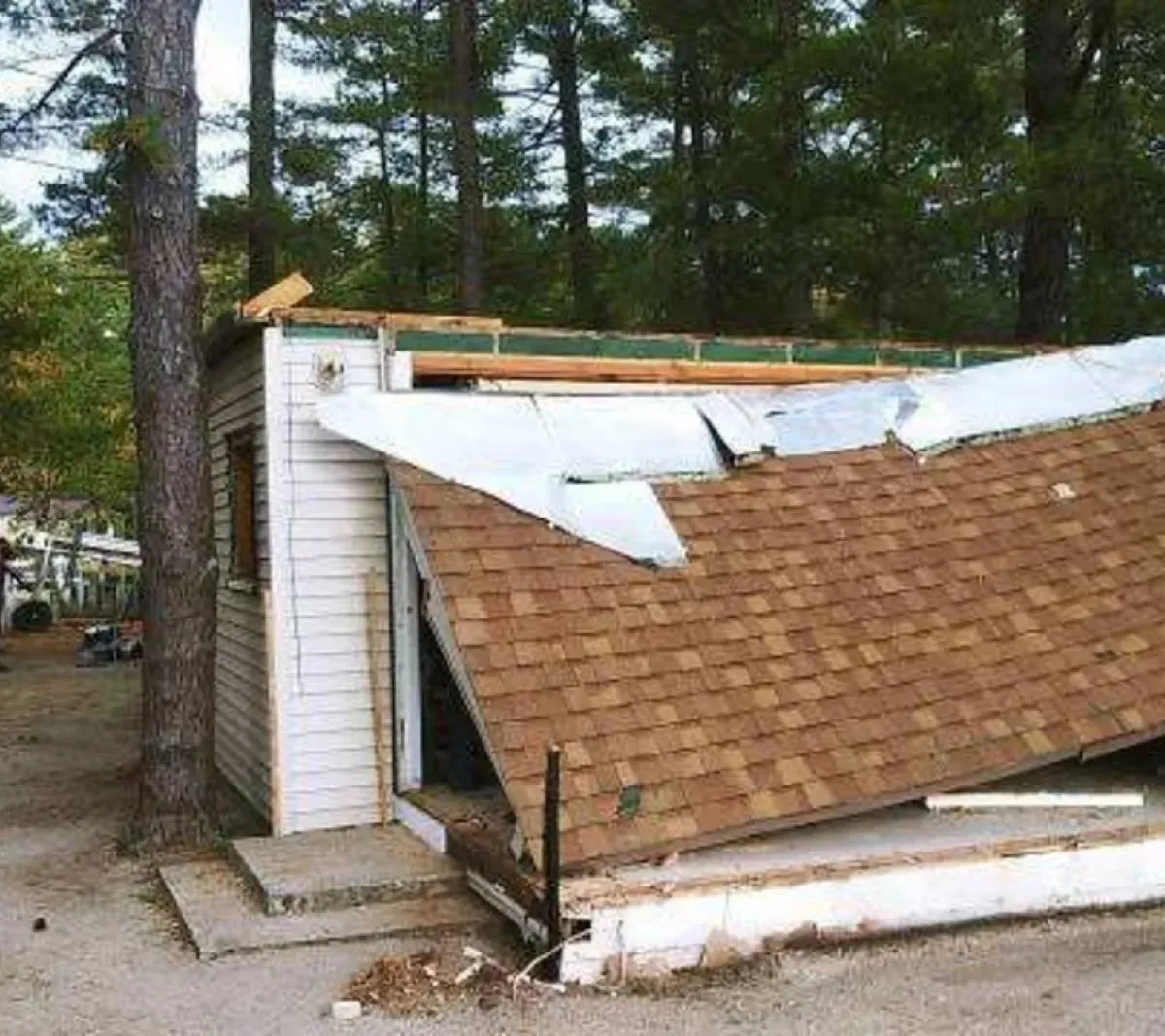 A house with a roof that has fallen off