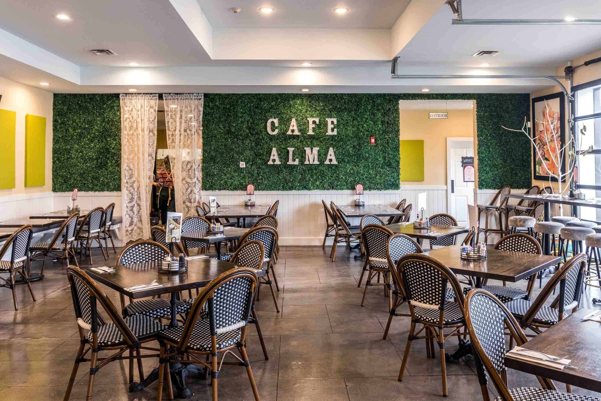 Image of the dining room at Cafe Alma