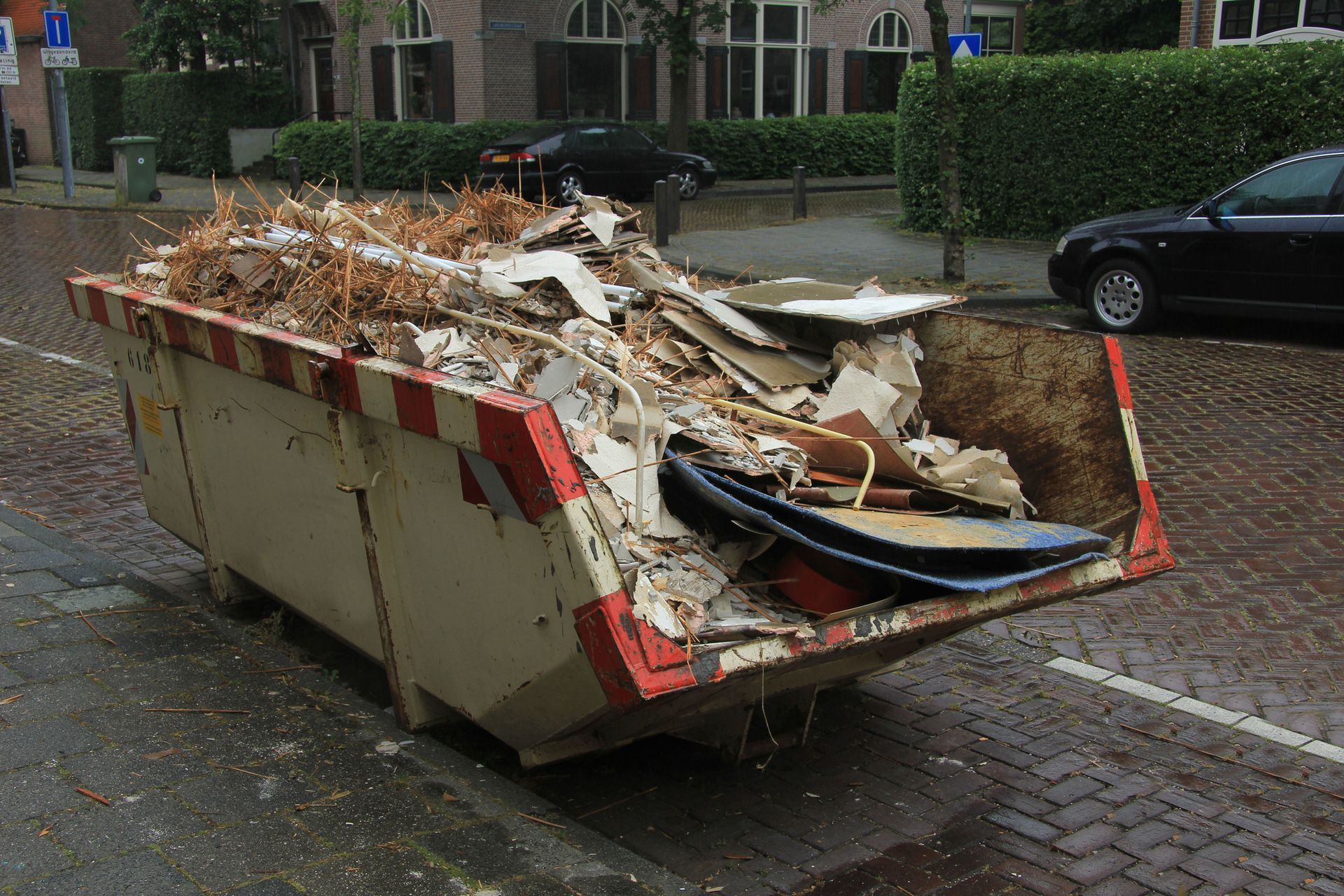 Large dumpster container used for efficient and reliable junk removal services
