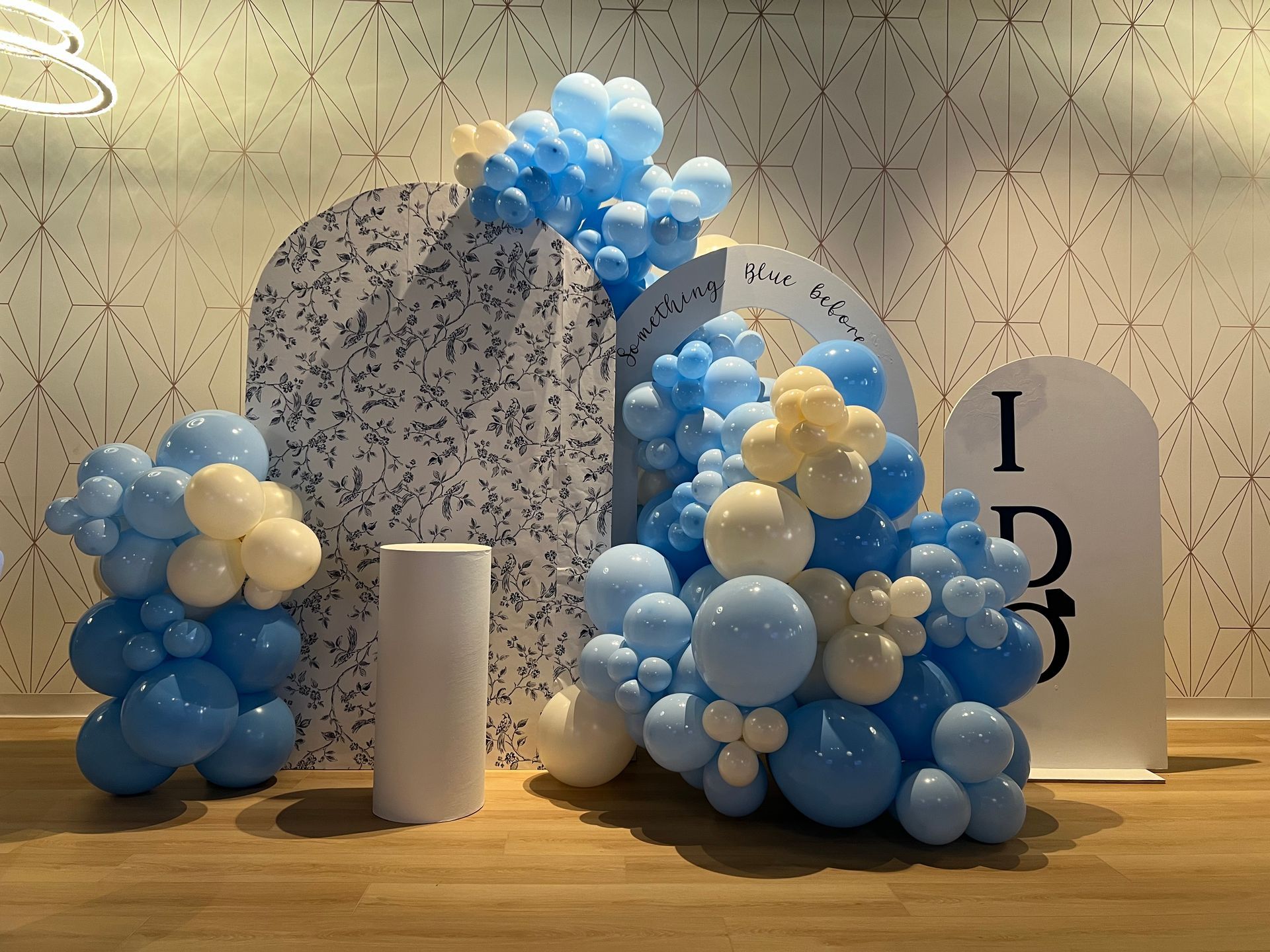 purple balloon columns