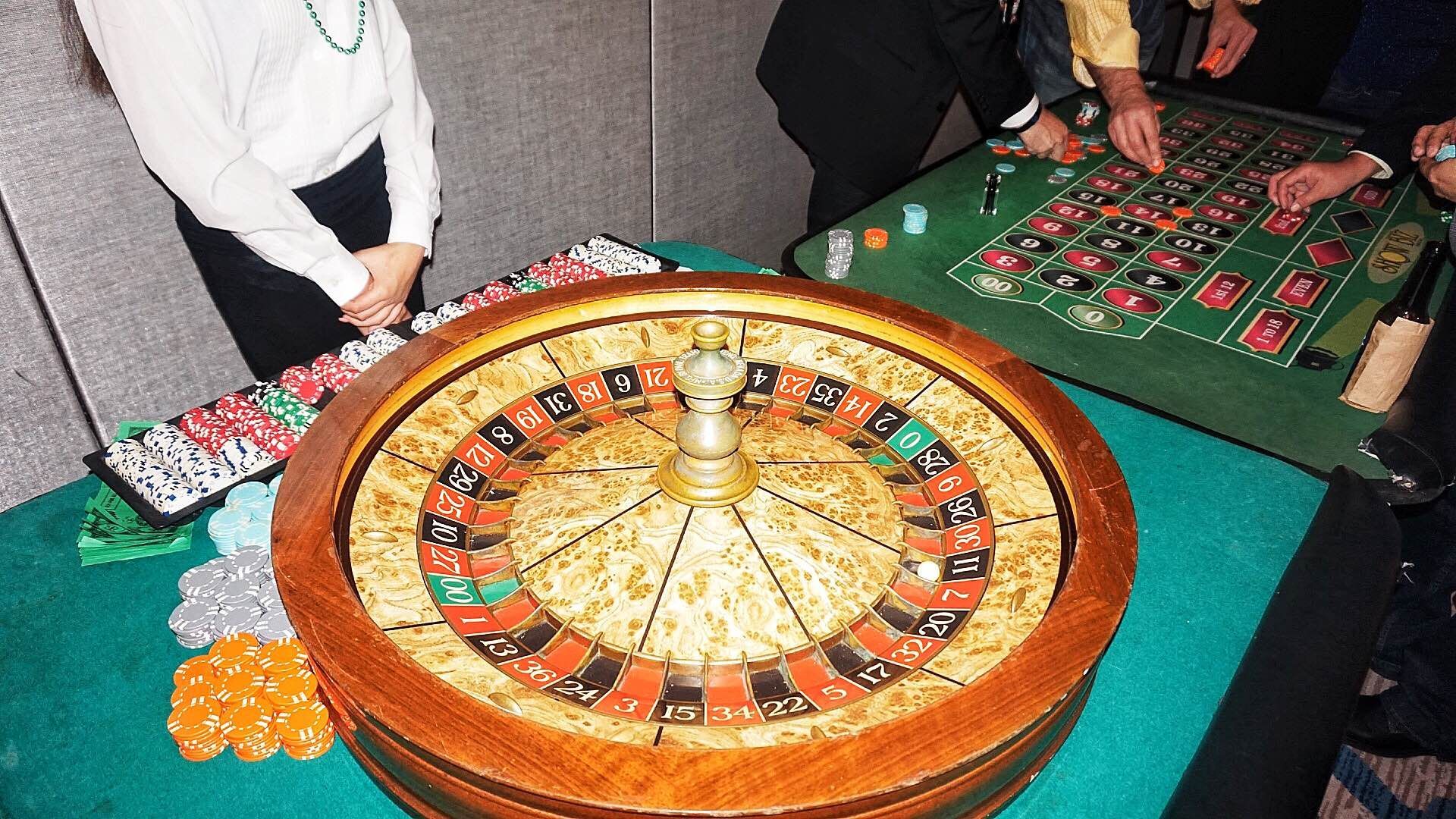 A group of people are playing roulette in a casino