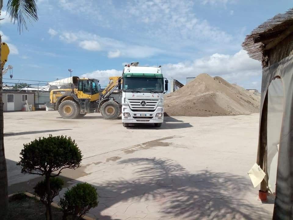 mezzi in cantiere