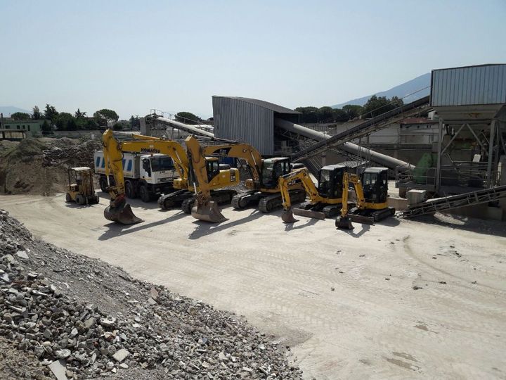 macchinari dell'azienda in cantiere