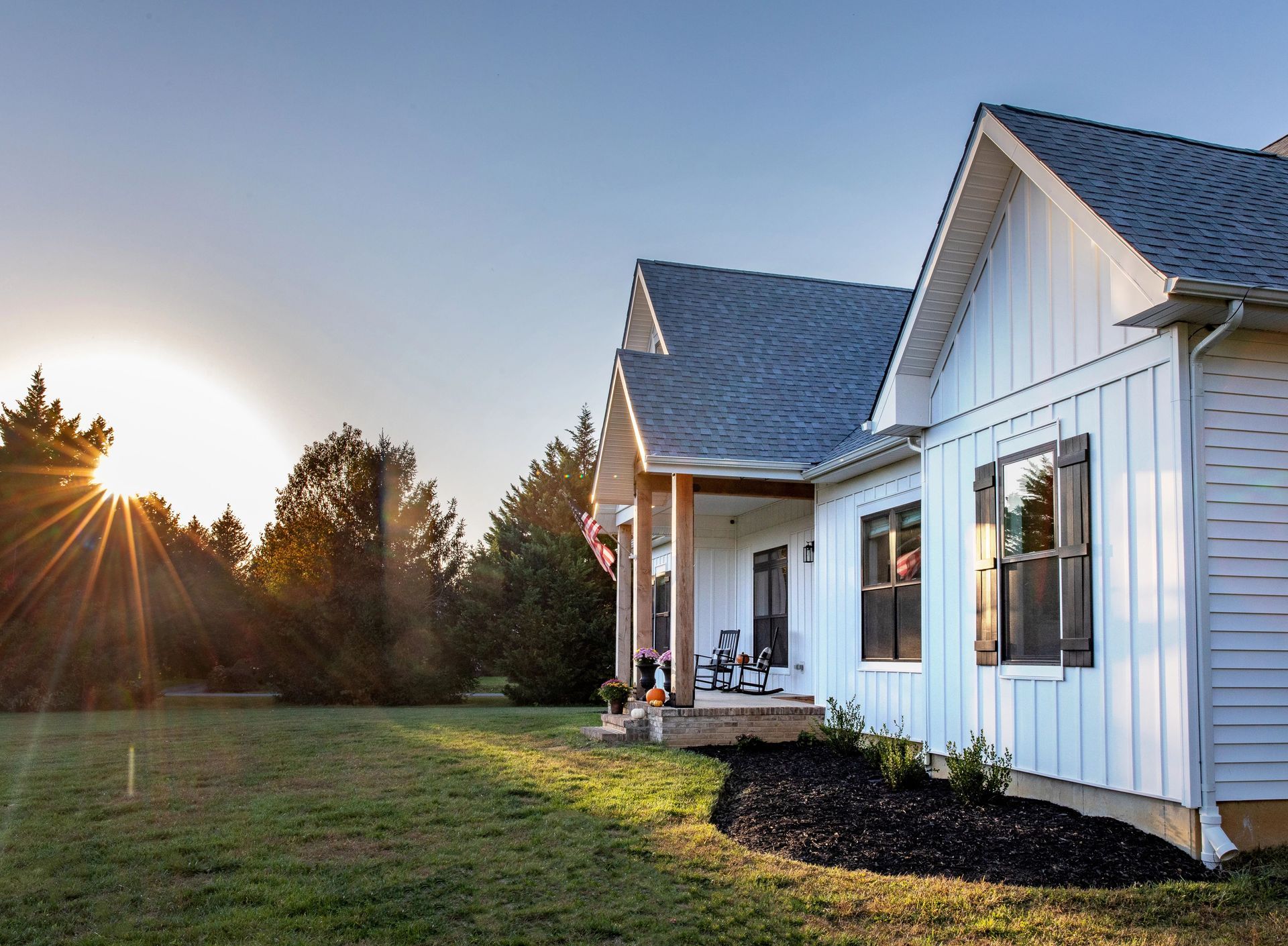 vinyl siding farmhouse modern
