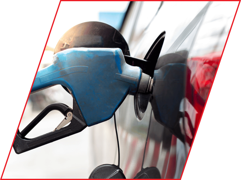 Fuel pump nozzle inserted into a vehicle&rsquo;s fuel filler opening