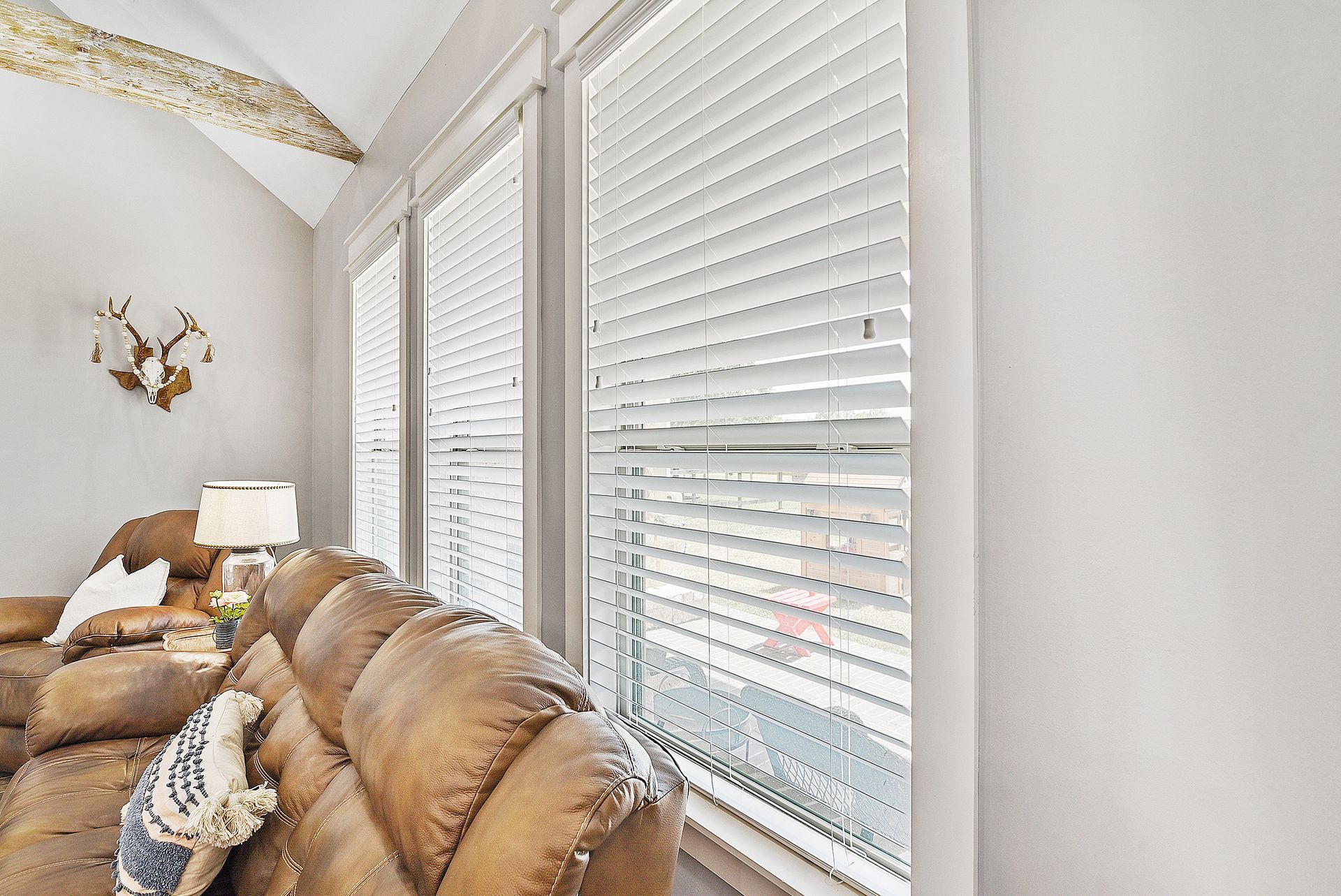 Window blinds fauxwood