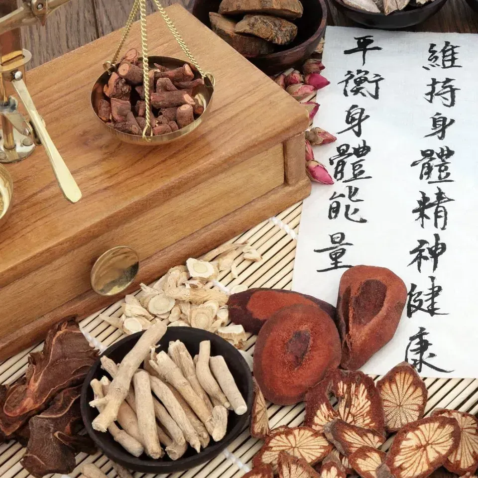 traditional chinese medicine herbs and dried spices