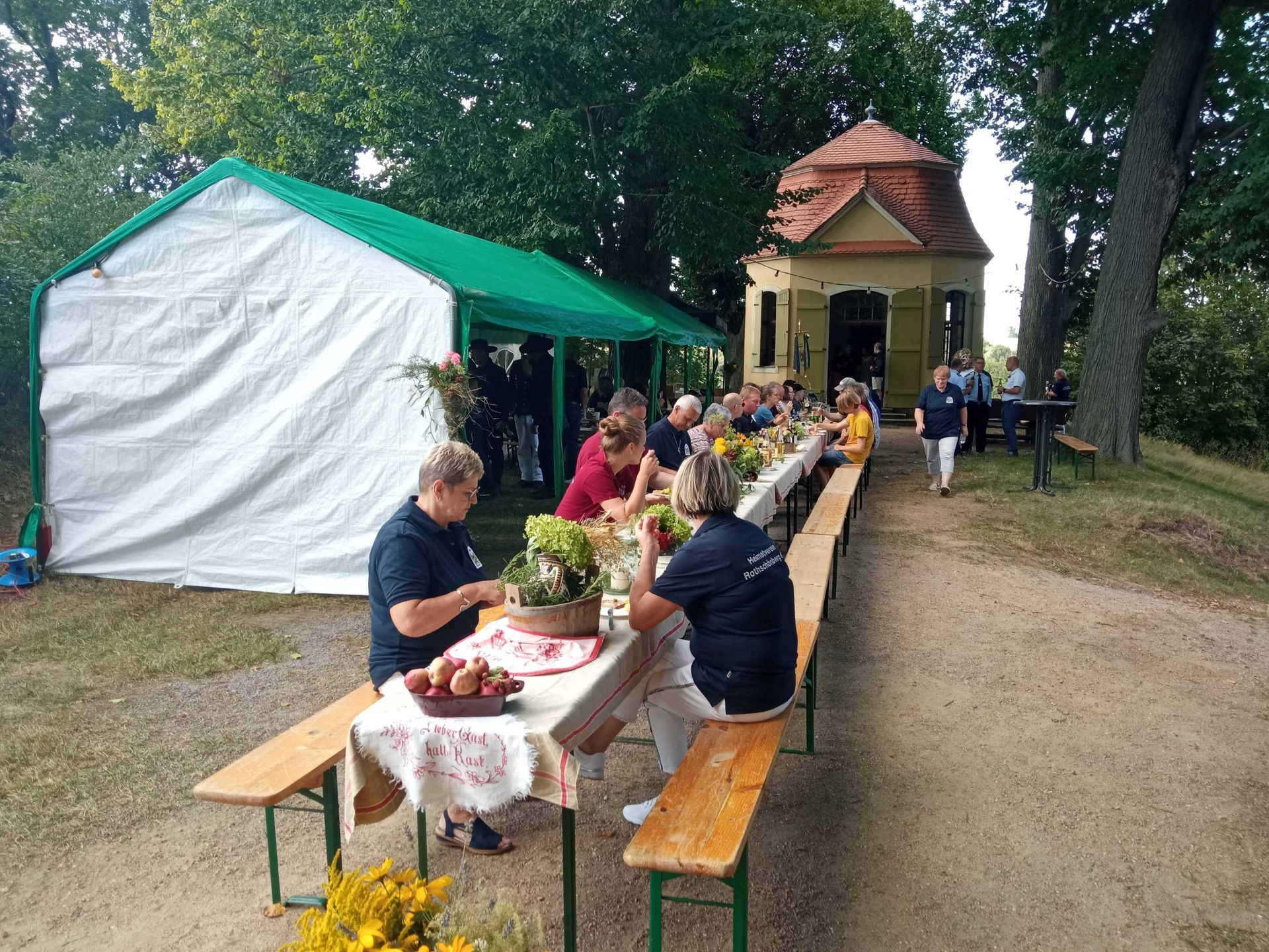 Festtafel zur 25-Jahres-Feier