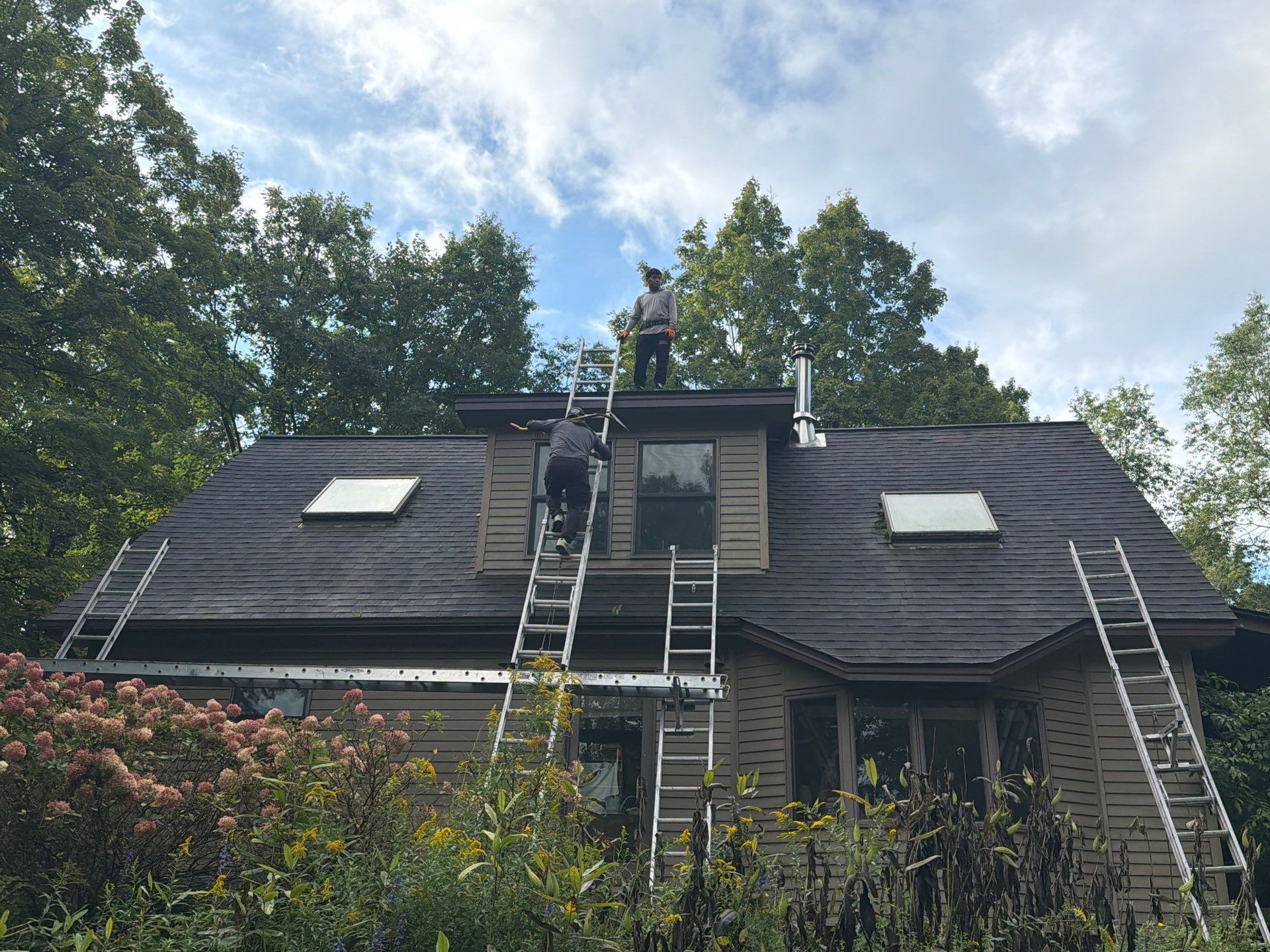 United Roofing & Siding project: 90 Blind Buck Rd. Salem Before
