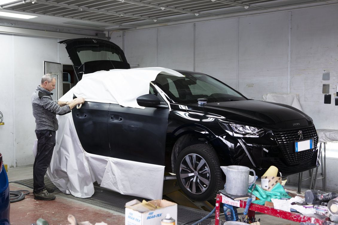 Auto in riparazione presso la Carrozzeria Roberto Baldo