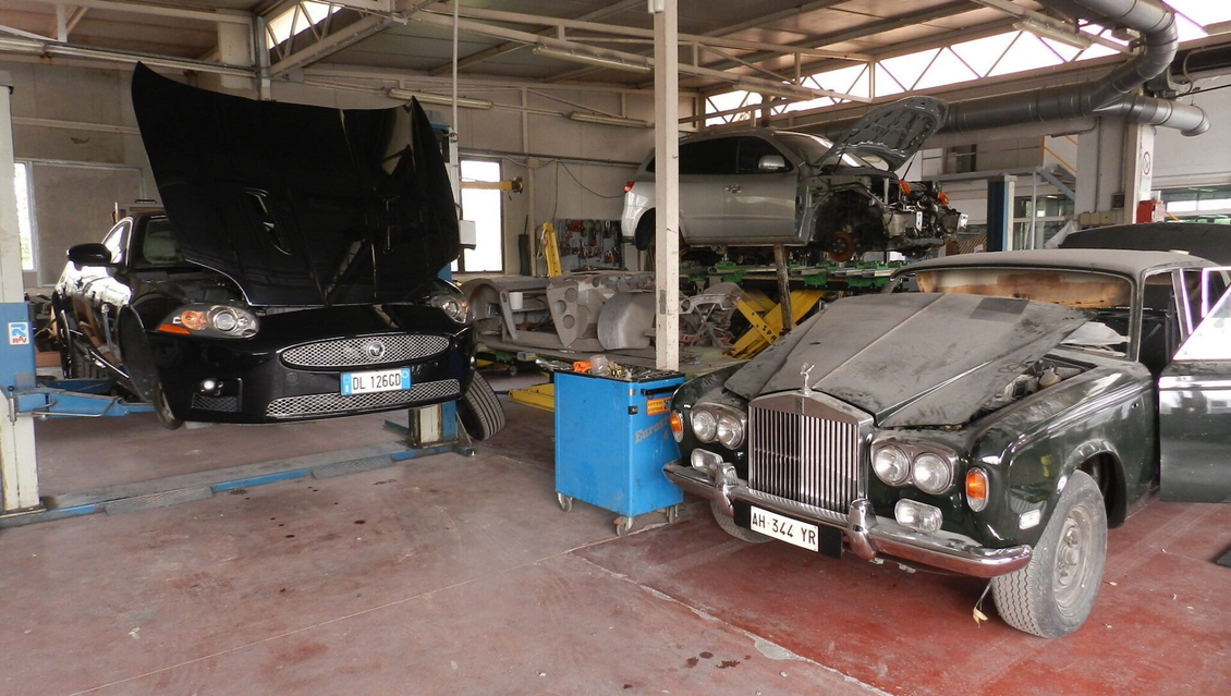 Auto in riparazione presso la Carrozzeria Roberto Baldo