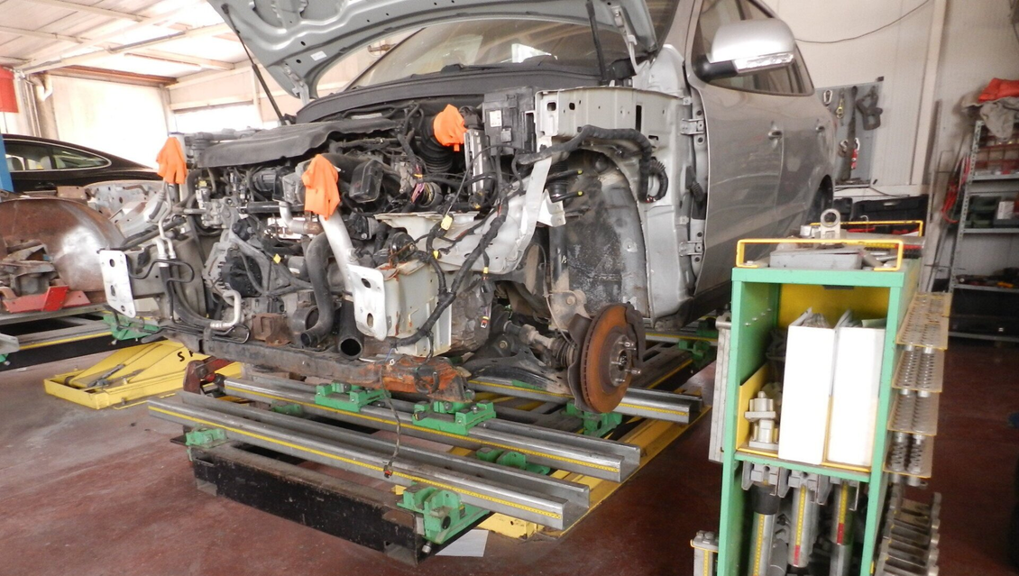 Auto in riparazione presso la Carrozzeria Roberto Baldo
