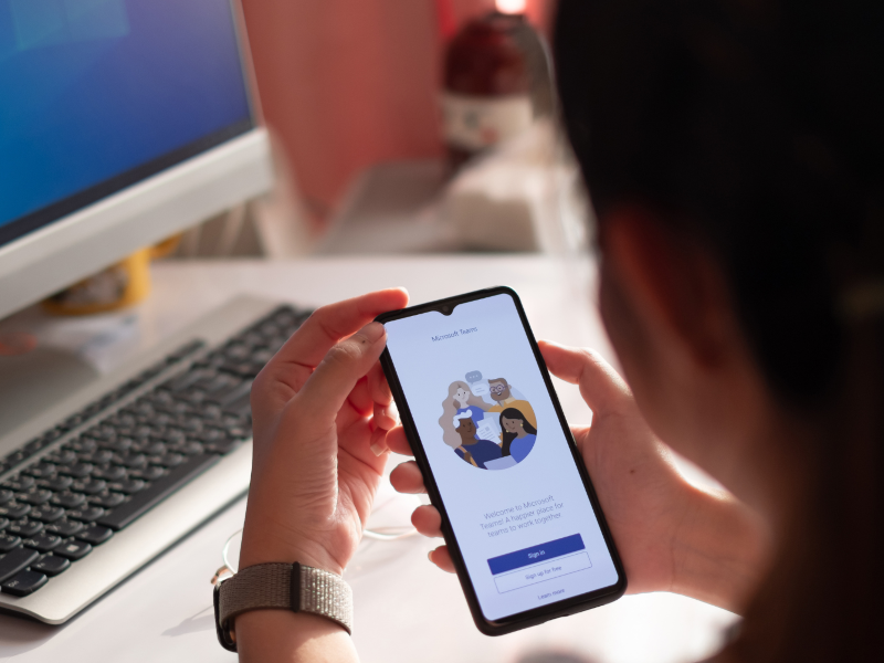 Microsoft Teams auf dem Smartphone nach einer Microsoft 365 Migration