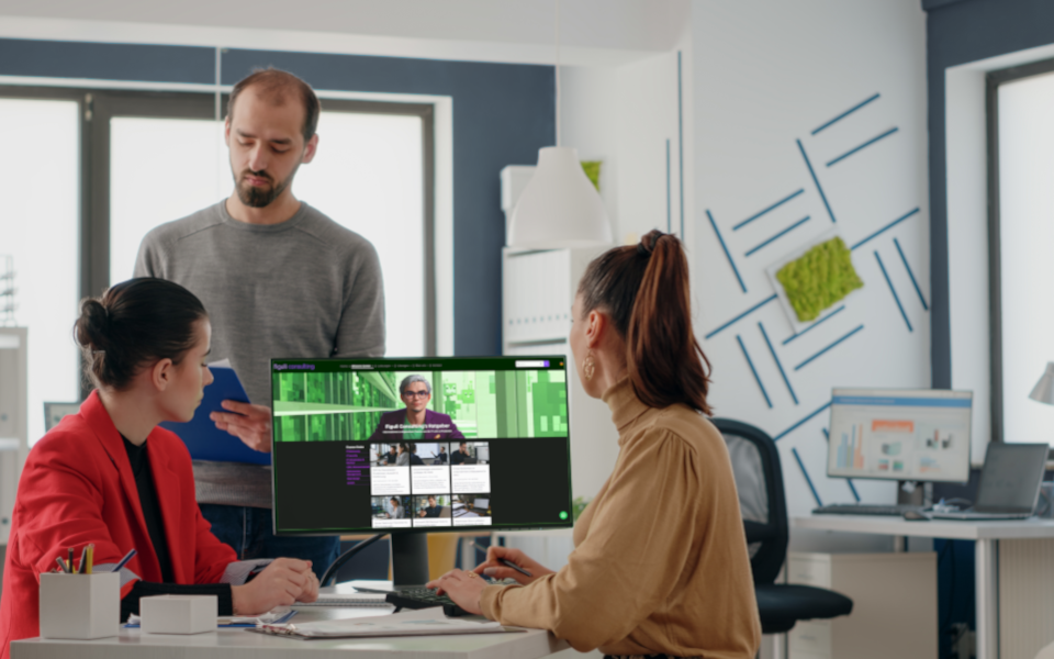 Website Relaunch Checkliste mit Testing und Go-live-Plan im Büro
