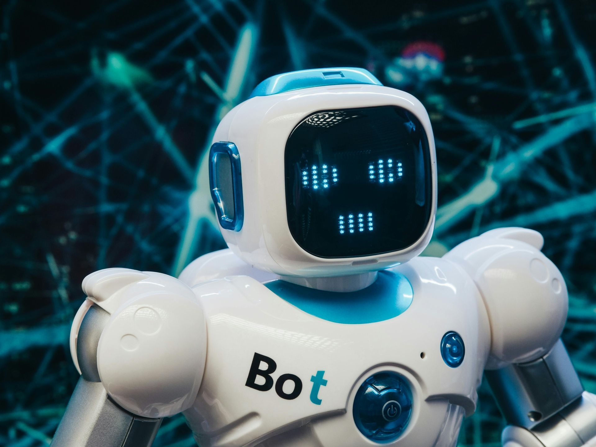 Das Bild zeigt einen humanoiden Roboter der einen Bot symbolisiert.