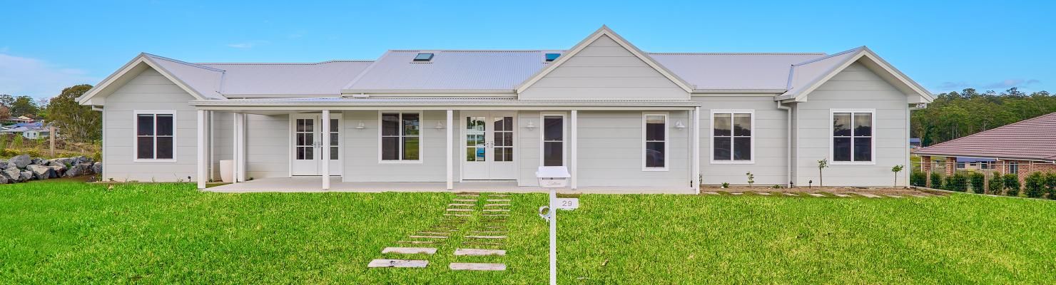 A Large White House Is Sitting on Top of A Lush Green Field | Mid-North Coast, NSW | BDM Constructions