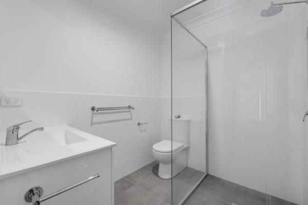 A Bathroom with A Toilet, Sink and Walk-in Shower | Mid-North Coast, NSW | BDM Constructions