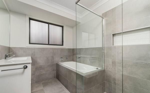 A Bathroom with A Bathtub , Sink , and Shower | Mid-North Coast, NSW | BDM Constructions