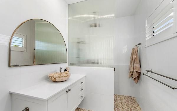 A Bathroom with A Sink, Mirror and Walk in Shower | Mid-North Coast, NSW | BDM Constructions