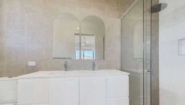 A Bathroom with Two Sinks and A Walk-in Shower | Mid-North Coast, NSW | BDM Constructions