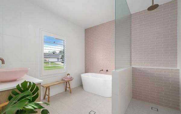 A Bathroom with A Bathtub, Sink, and Shower | Mid-North Coast, NSW | BDM Constructions