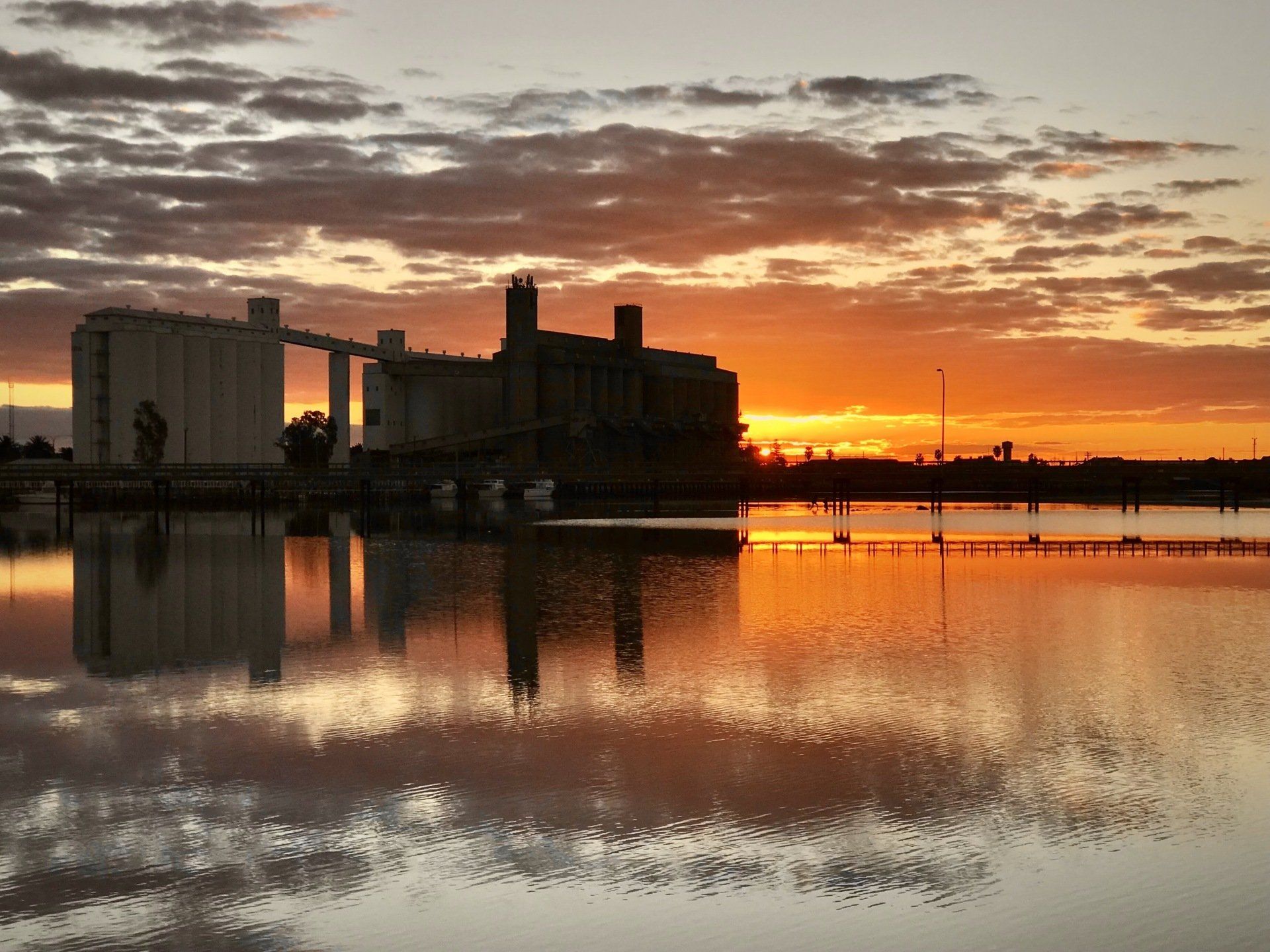 The Dawn - Port Pirie, SA - Travelway Motel