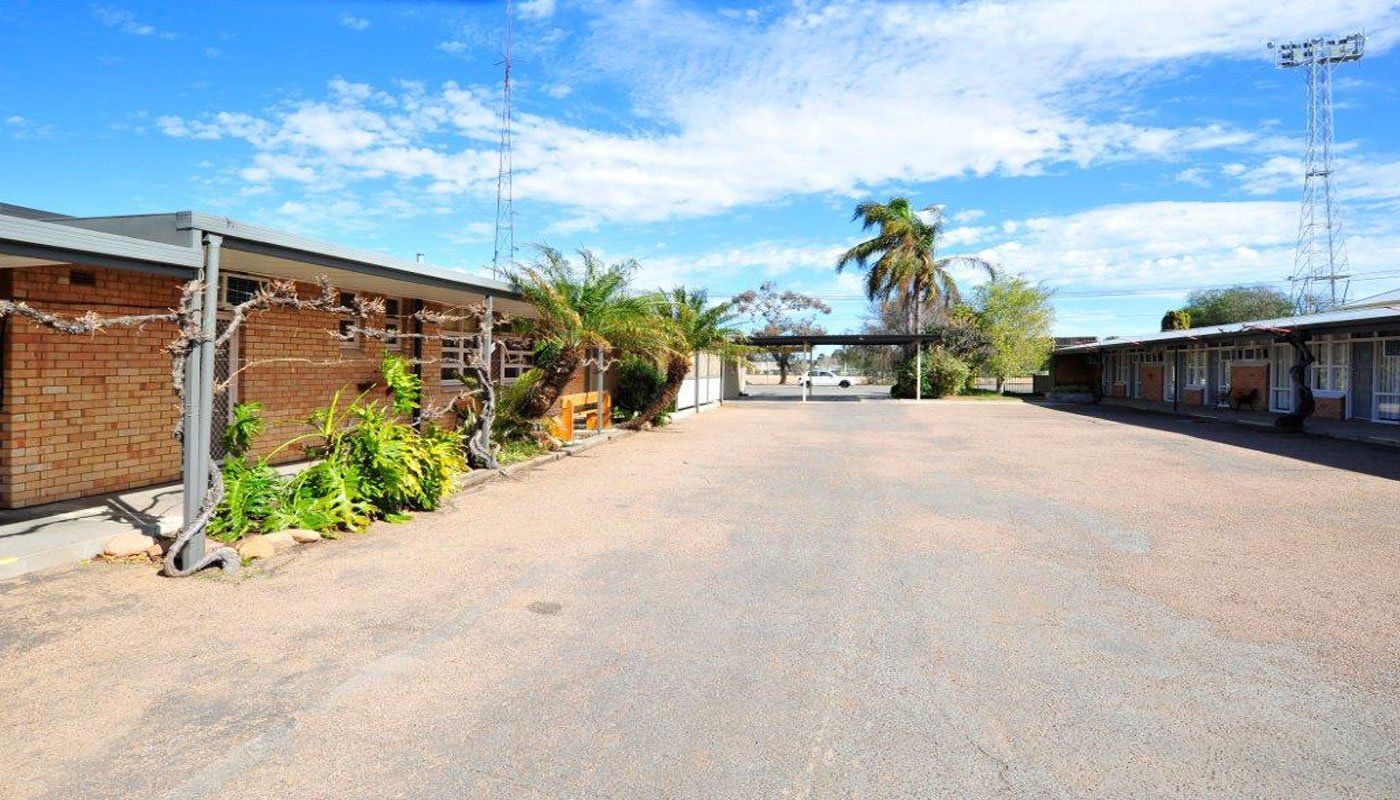 Parking Lot - Port Pirie, SA - Travelway Motel