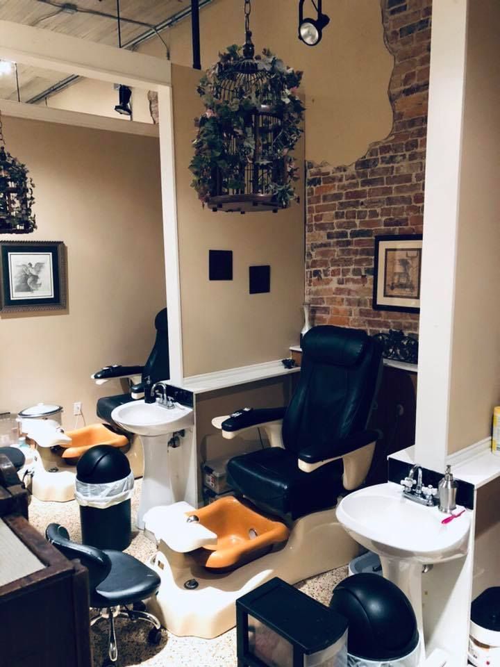 A room with a chair and sinks in it