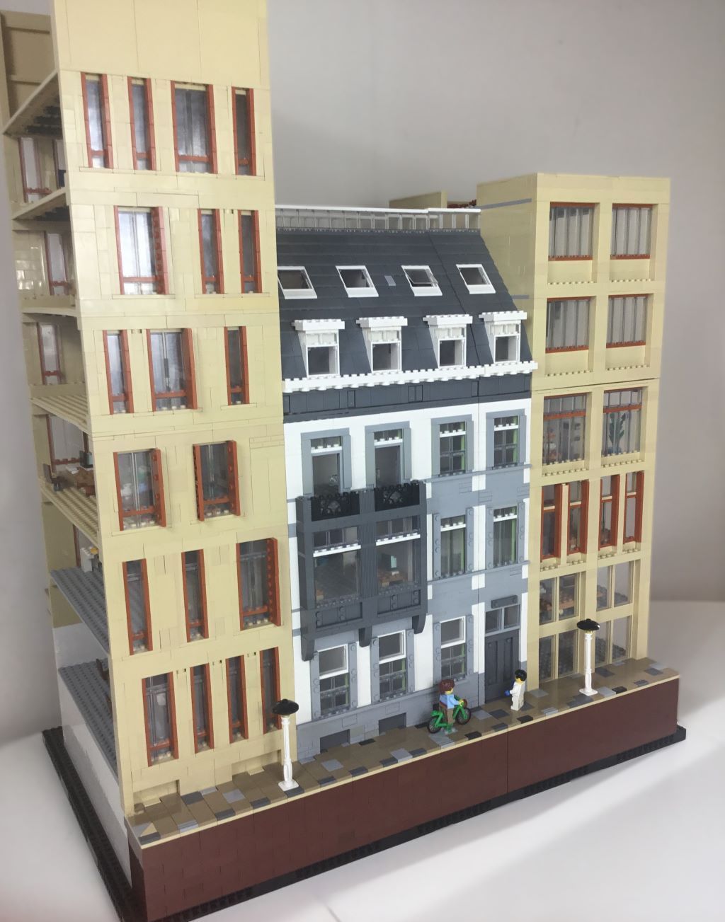 LEGO schaal model nieeuw APB gebouw