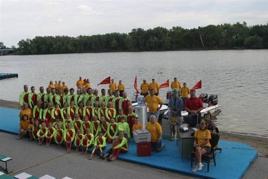 A large group of people are posing for a picture on the ski site stage
