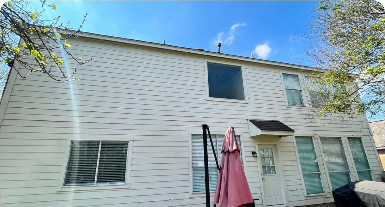 The same surface after house washing by Elite Exterior Cleaning