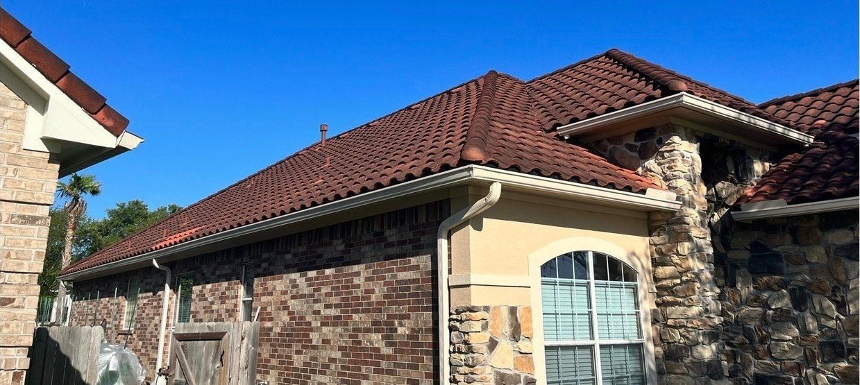 Roof Soft Washing before cleaning by Elite Exterior Cleaning
