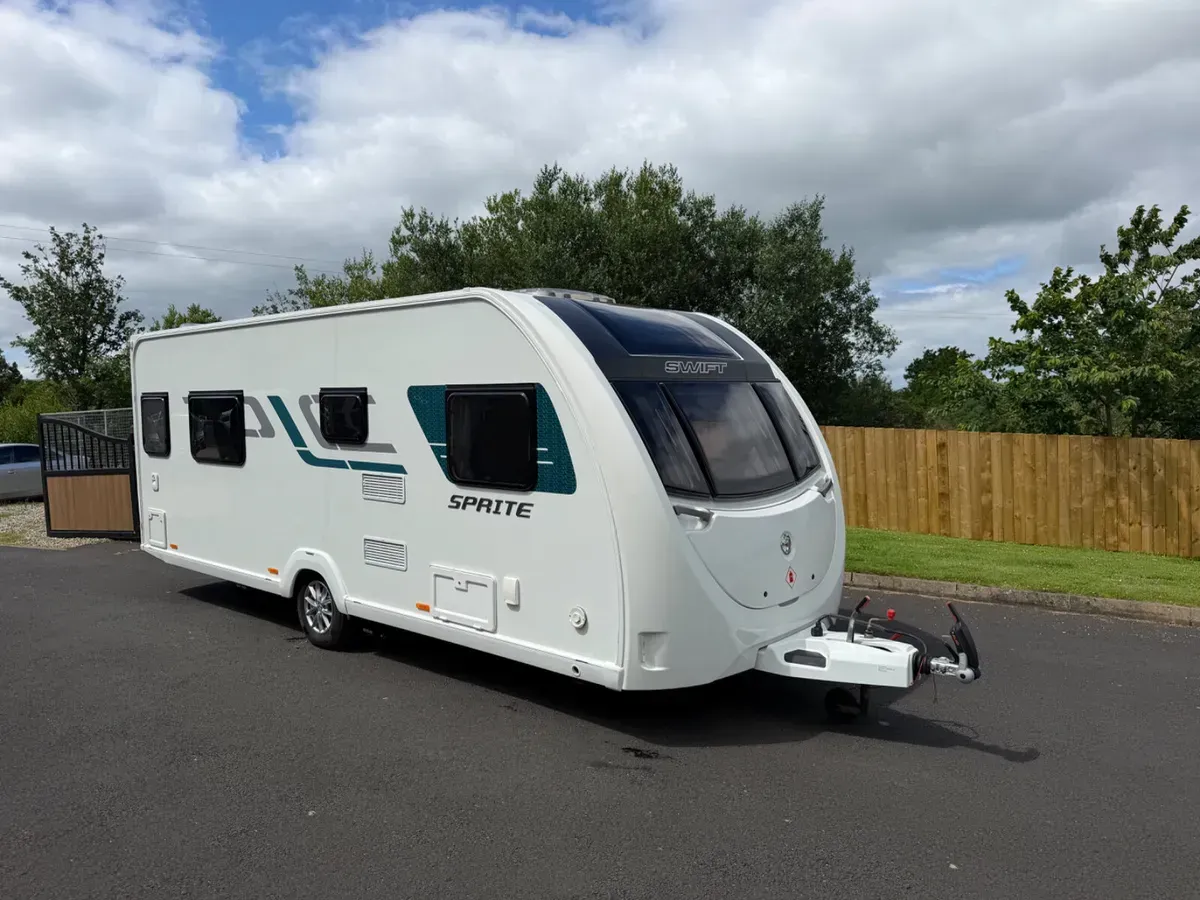 2019 Swift 4 berth fixed bed