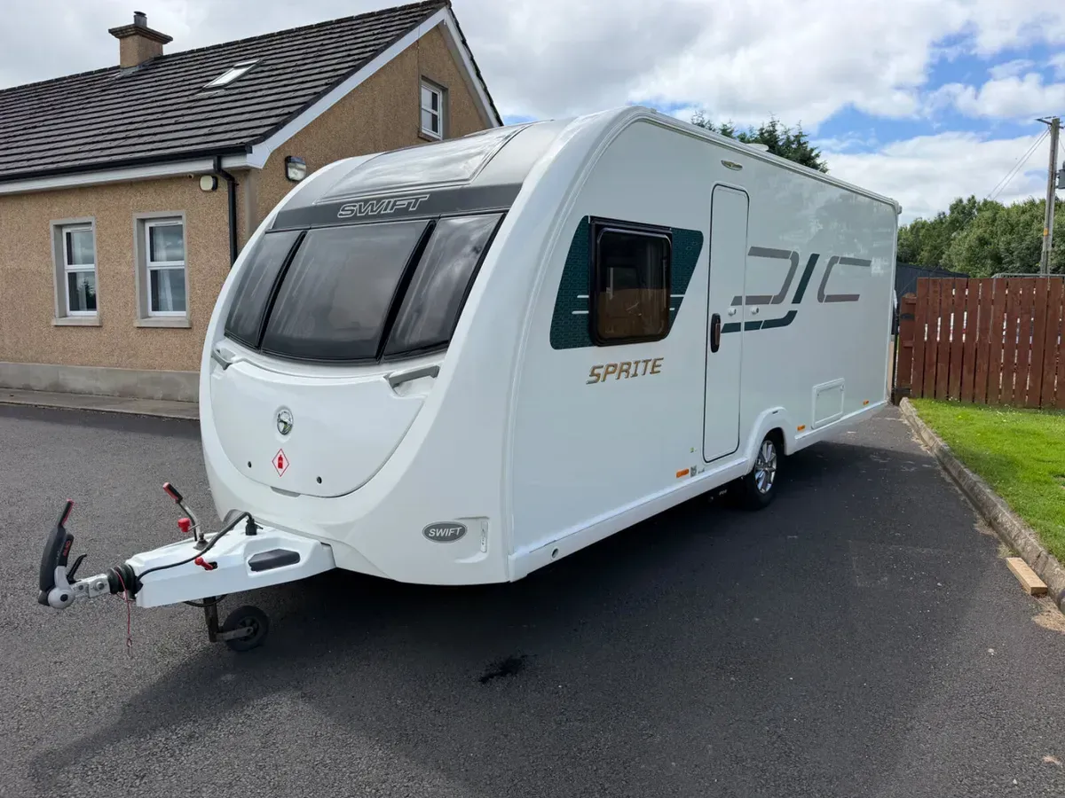 2019 Swift 4 berth fixed bed