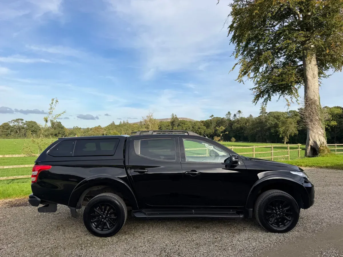 2019 Mitsubishi L200 Barbarian Black edition
