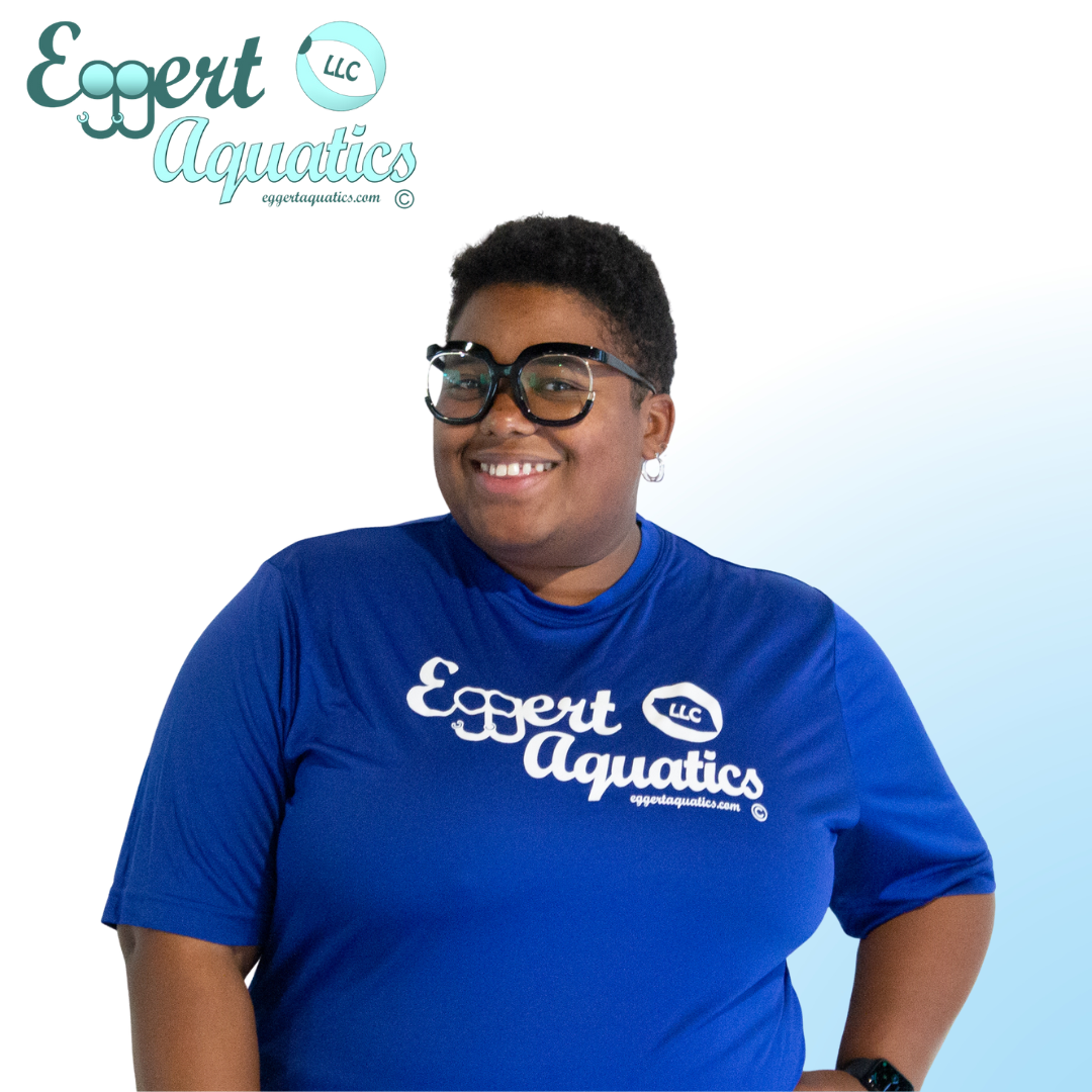 A girl wearing a blue shirt that says expert aquatics