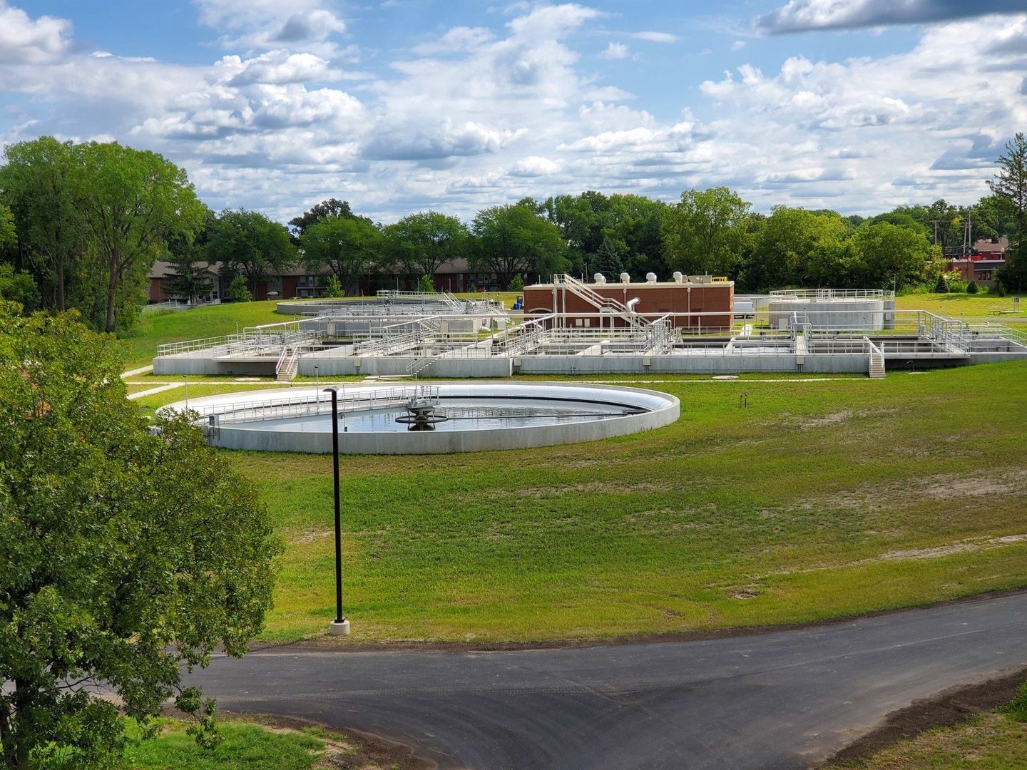 An image that shows settling and aeration tanks at a wastewater treatment plant.