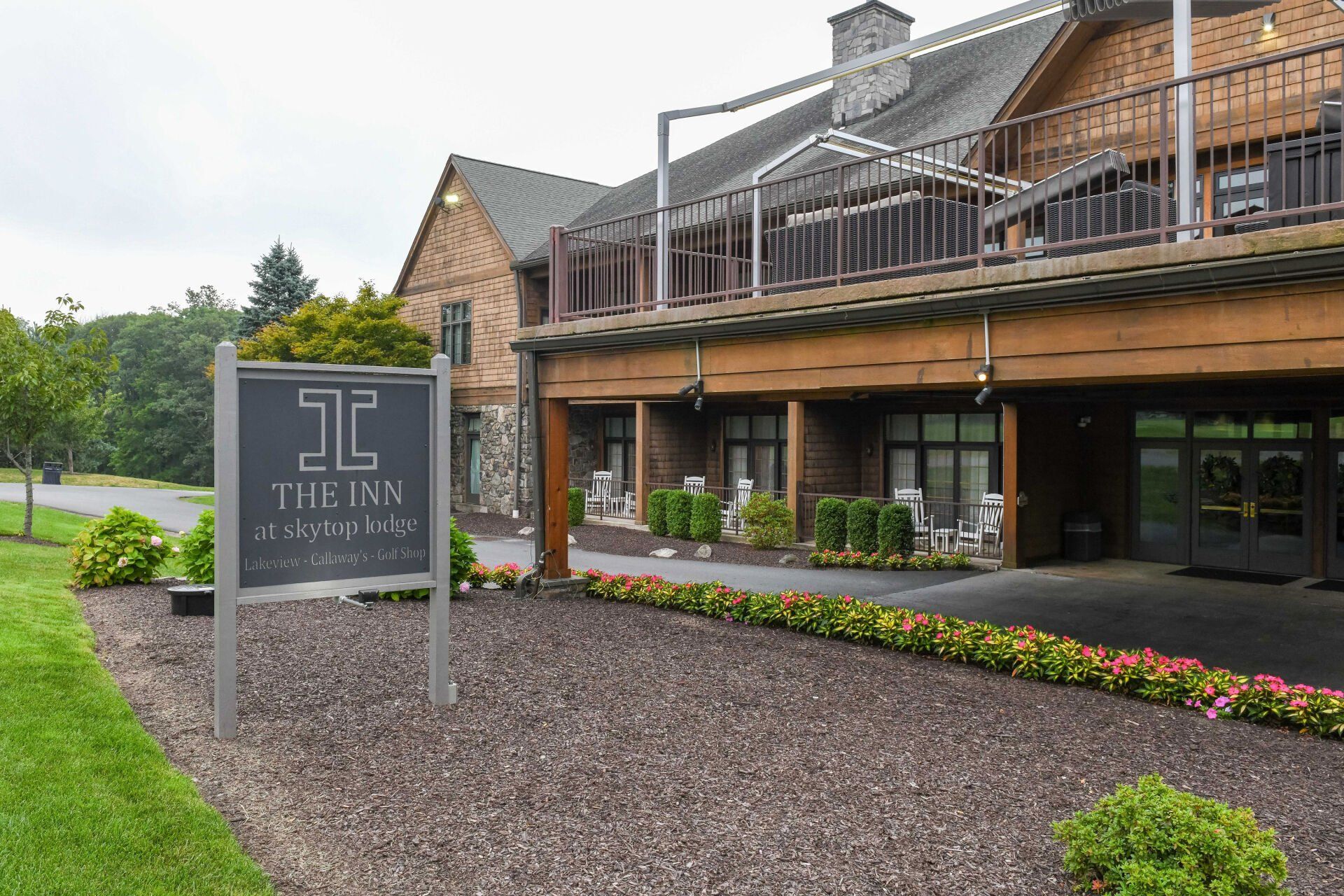 A large building with a sign in front of it that says the inn.