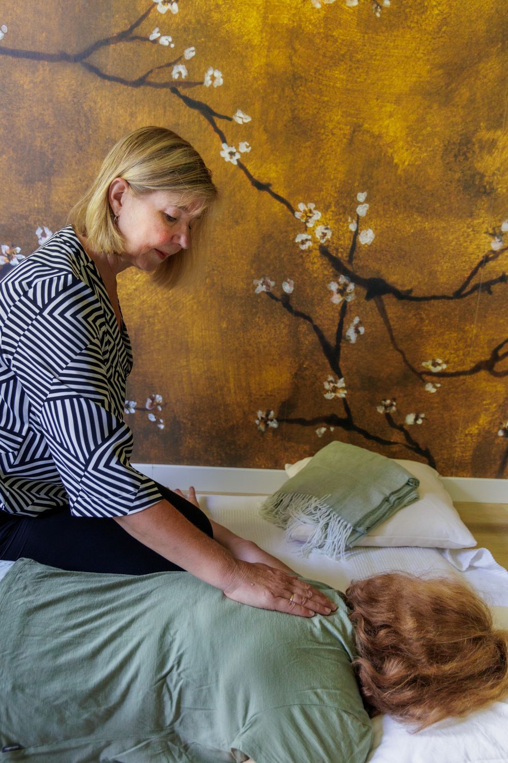 Een foto gemaakt tijdens een proef shiatsu sessie