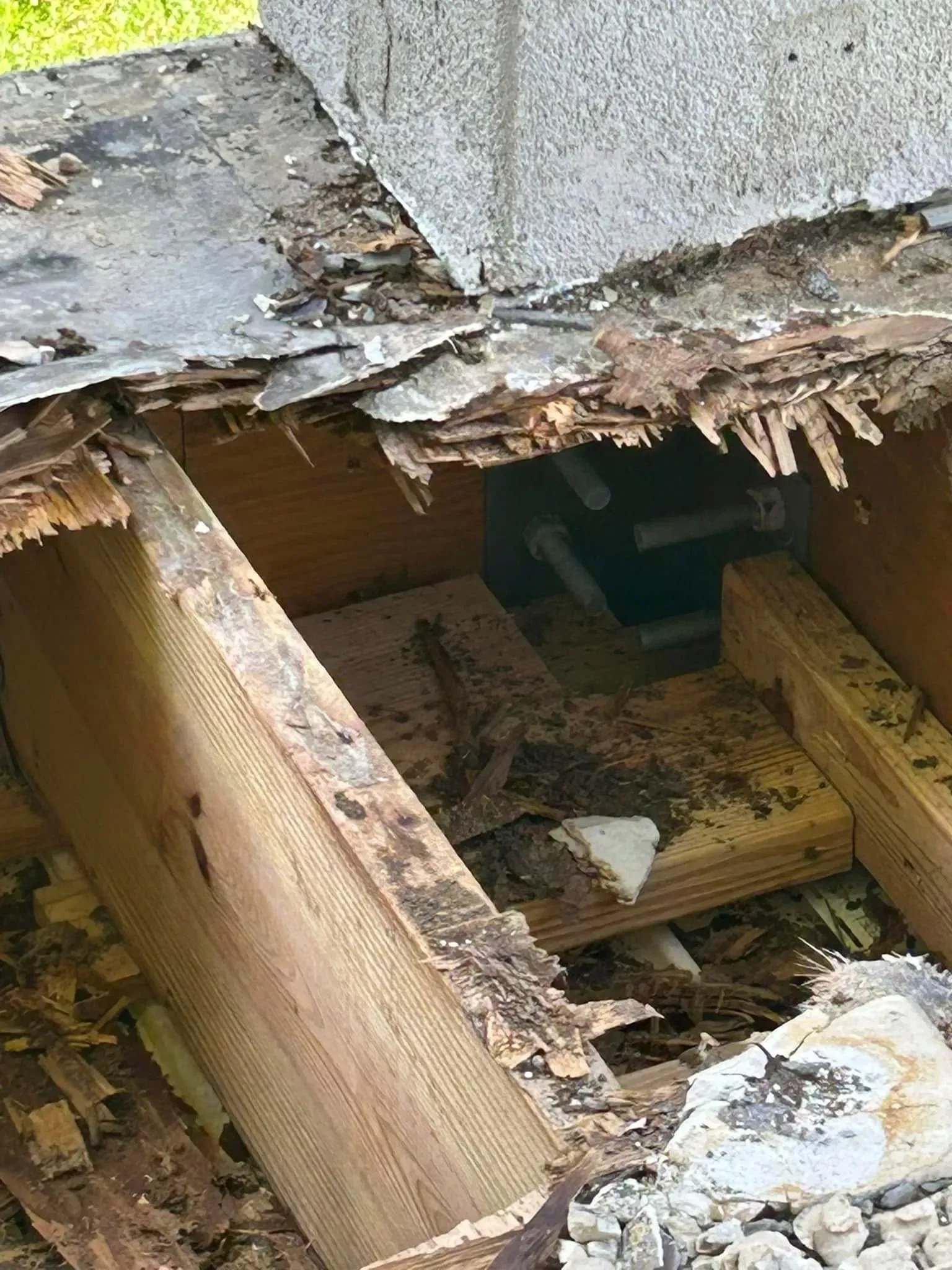 A close up of a wooden structure with a hole in it.