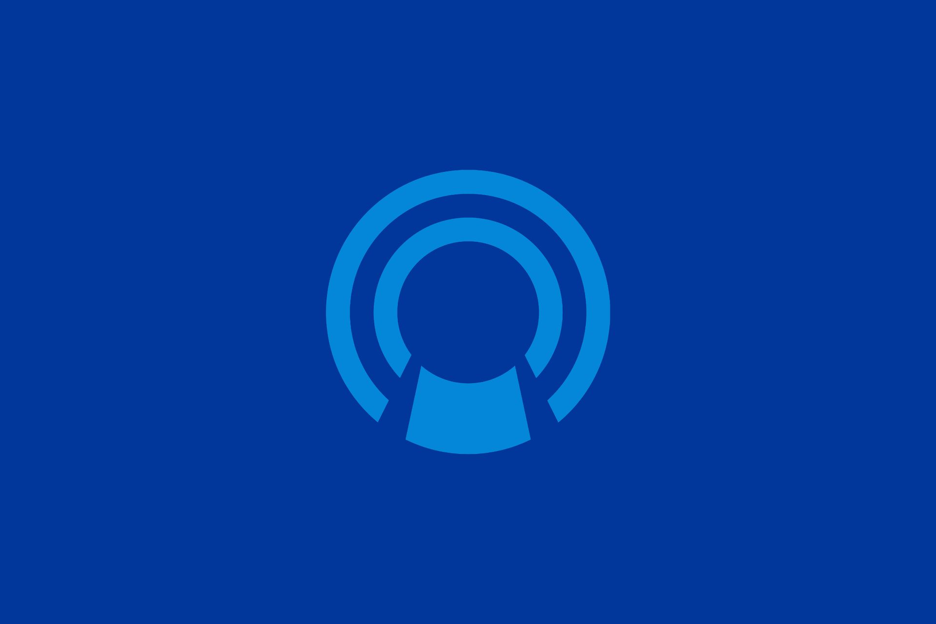 Um ícone circular azul claro com arcos concêntricos abertos na parte inferior, centralizado em um fundo azul escuro.