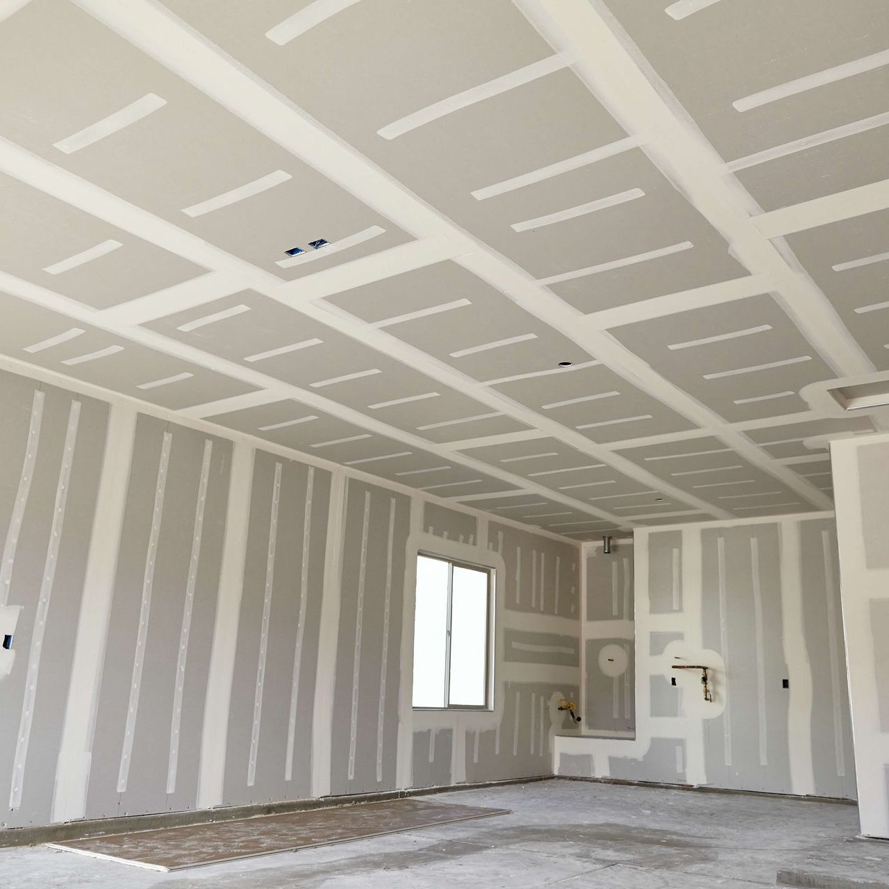 a room with a ceiling that has a lot of lines on it