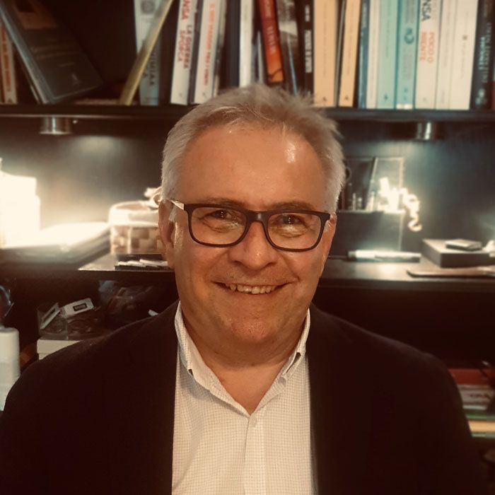 Giornalista pubblicista dal 1994, specializzato in comunicazione e marketing. Nel 1993 fonda il primo settimanale d’attualità di Parma “Qui Parma”, nel 2001 l’Agenzia Stampa Elettronica Agroalimentare Cibusonline.net e dal 2013 fonda e dirige la testata Gazzetta dell’Emilia, Gazzetta di La Spezia e Quotidiano Web.