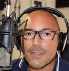 Giornalista pubblicista dal 2008 e conduttore di Radio Circuito 29, dove lavora dal 2001 e dà la voce al programma di informazione e intrattenimento Magazine ogni mattina dal lunedì al venerdì dalle 9.00 alle 13.00.