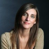 Giornalista, lavora nel mondo della comunicazione in ambito sanitario dal 2004, collaborando con enti pubblici e gruppi privati come addetta stampa, news editor e social media manager. 