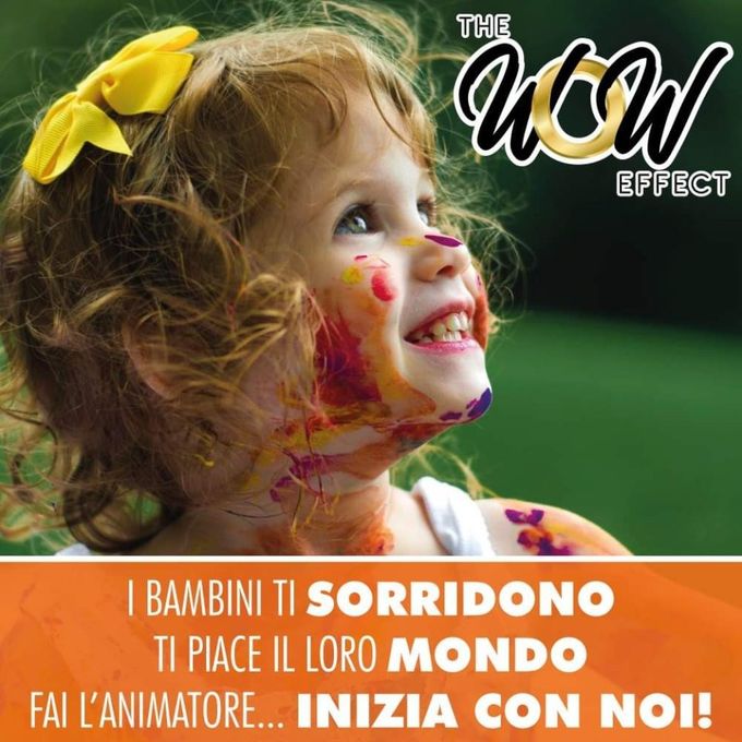 Bambino divertito