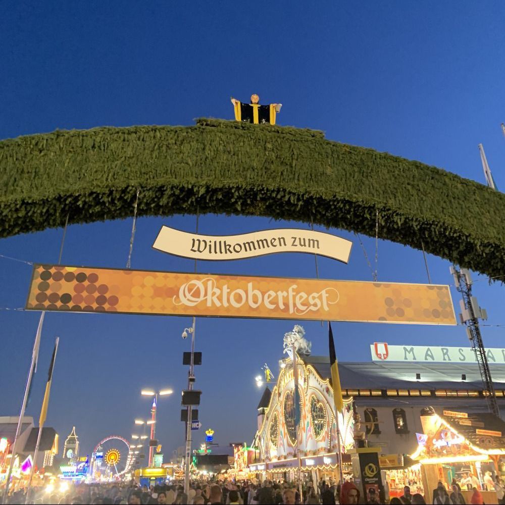 Guided Tours with Oktoberfest table reservations