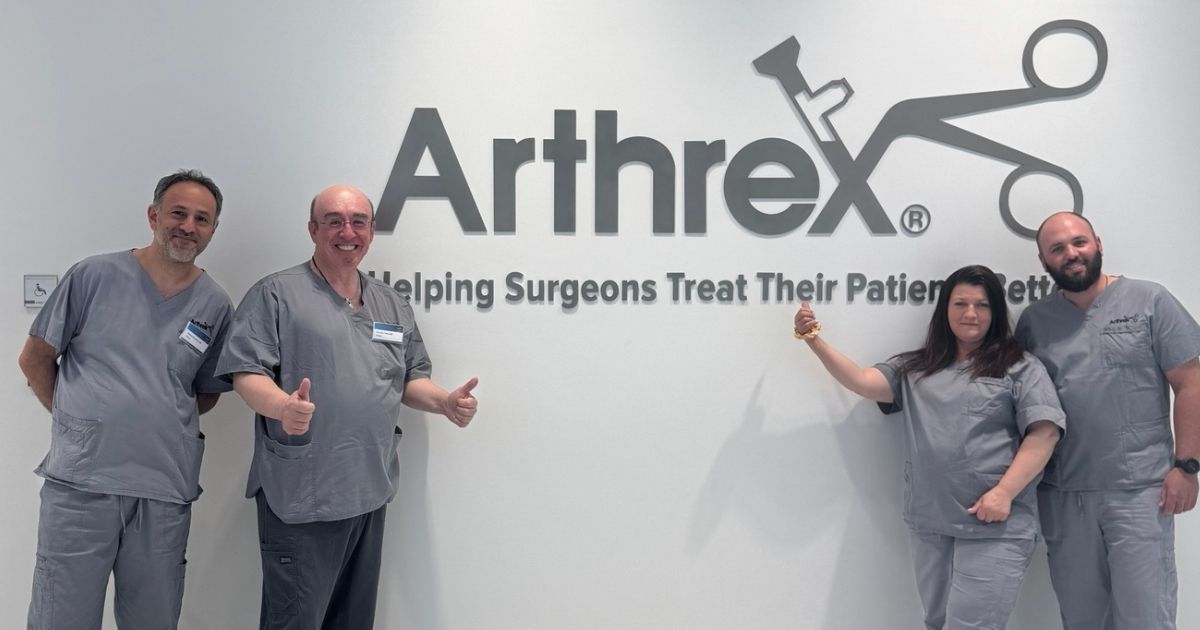 Ομάδα ιατρών σε εκπαιδευτικό πρόγραμμα Arthrex Medical Education στο ArthroLab στο Μόναχο, για Ortho