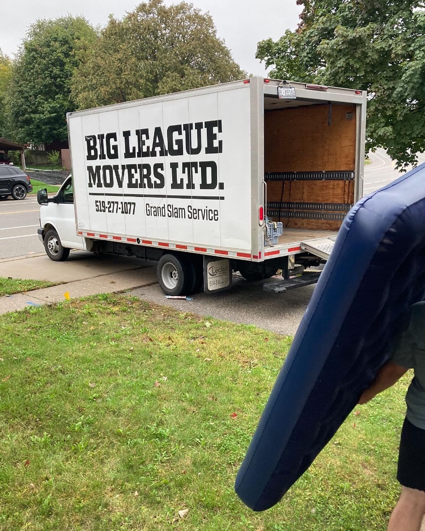 moving man taping a box